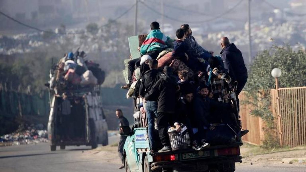 Palestinos evacuados de campo de refugiados