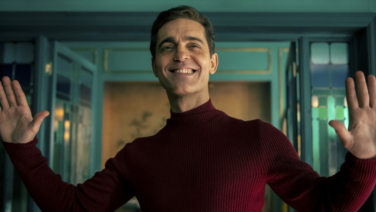 El actor Pedro Alonso, en el papel de Berlín, en una escena del episodio 2 de la serie de Netflix 