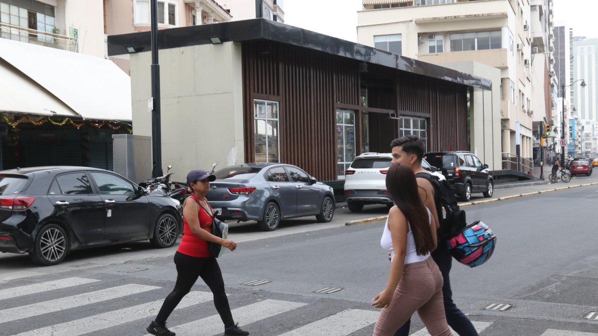 Por estrenar. Sobre la avenida Malecón está ubicada una de las estaciones de la troncal 4 del sistema de transporte público Metrovía, que el Municipio prevé inaugurar en julio de este año.