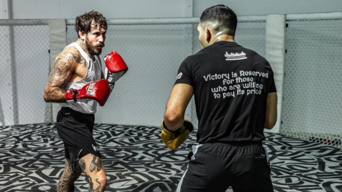 Chito se encuentra en campamento para la pelea de su vida.
