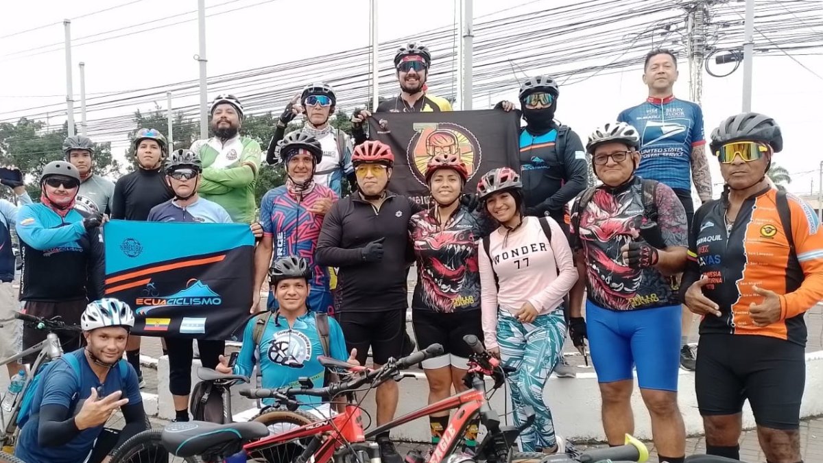 La foto final del 2023, luego del ciclopaseo al Daular.