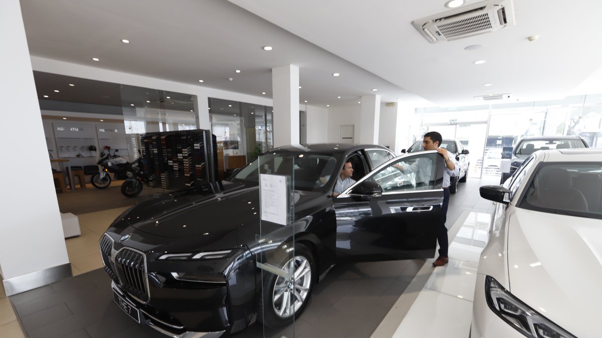 Exposición. El nuevo BMW serie 7 del 2023, una marca premium.