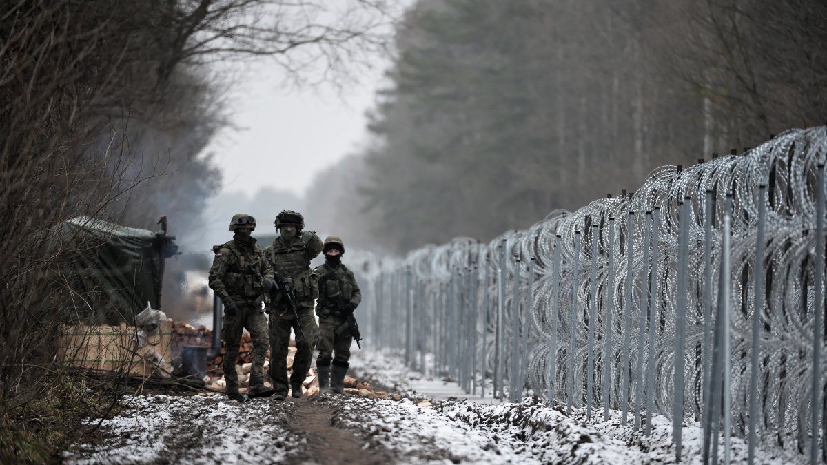 Un cruce en la frontera polaco-bielorrusa en Polowce, noreste de Polonia.