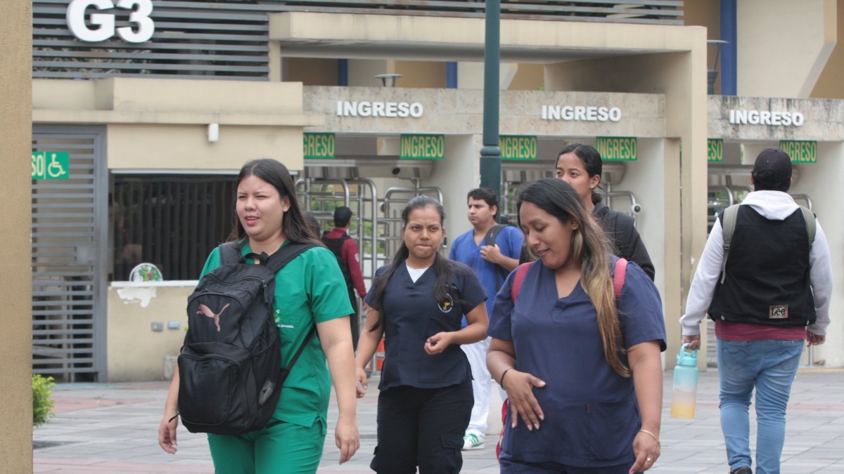 Estudiantes de distintas universidades detallan a EXPRESO lo complejo que a veces les resulta estudiar y trabajar.