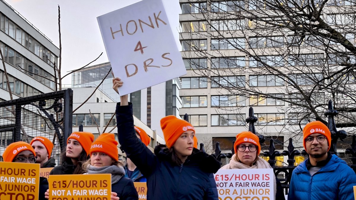 Londres. Los médicos residentes iniciaron este miércoles una huelga.