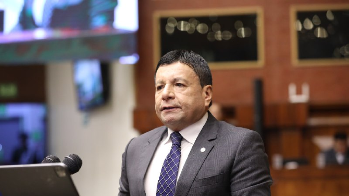 Jorge Calderón, representante de los taxistas, en su comparecencia en la Asamblea.