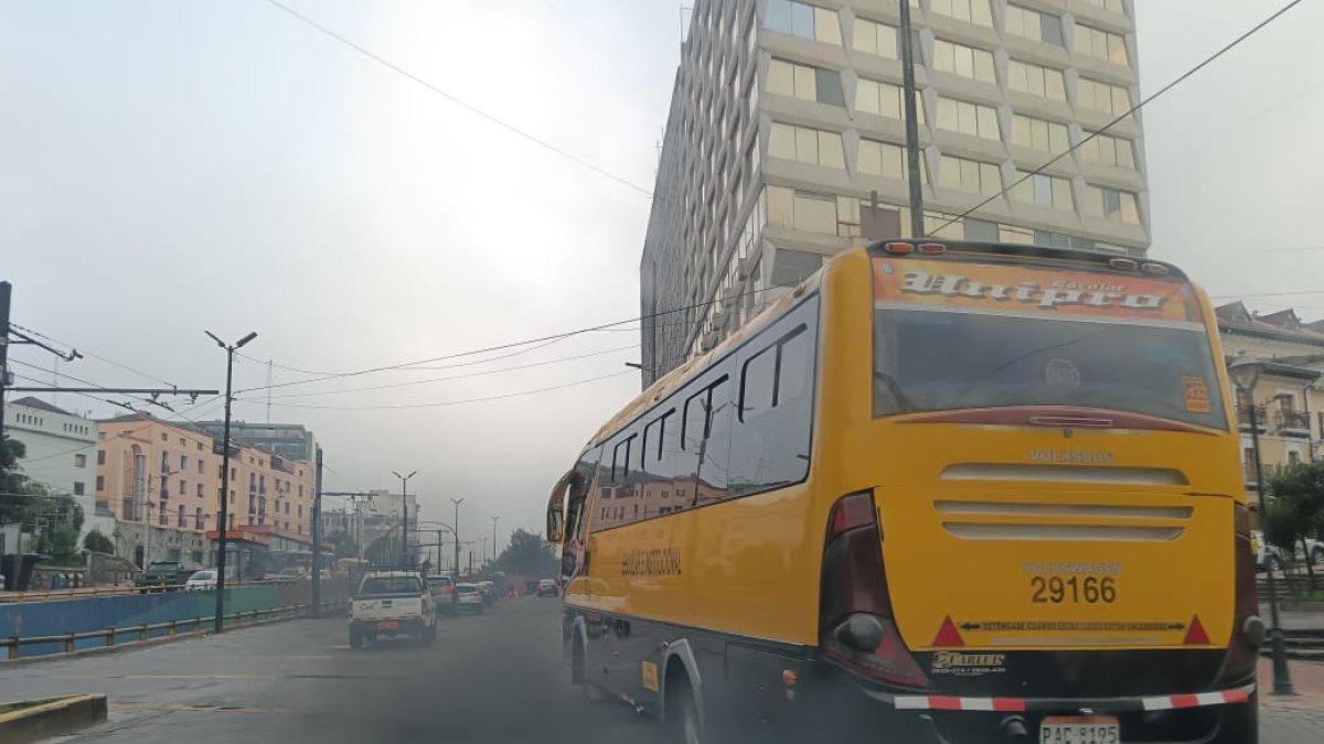Los combustibles de mala calidad que utiliza el parque automotor son responsables de la contaminación.