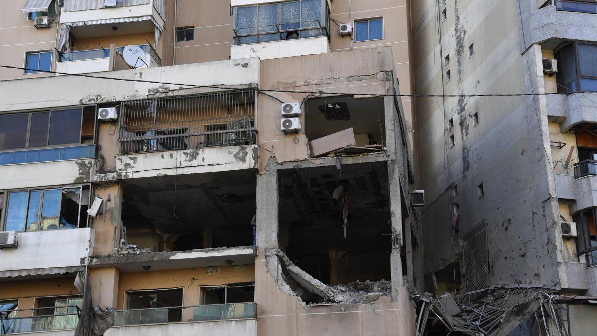 Edificio dañado por el ataque con dron que mató al número 2 de Hamás en Beirut. La acción fue atribuida a Israel, que no confirma ni desmiente el ataque, como suele hacer en estos casos.