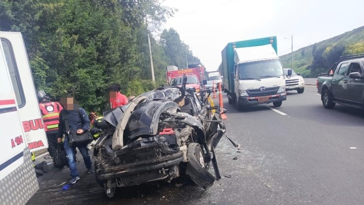 Daños. El impacto provocó la destrucción de los automotores.