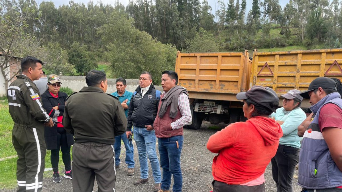 Procedimiento. En el control realizado por la prefecta de Cotopaxi Lourdes Tiban estuvo acompañada por la Policía Nacional y Fiscalía.