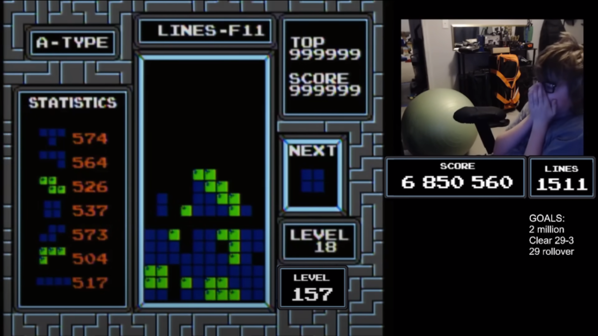 Blue Scuti - el competidor de tornamentos captó el momento que venció al código de Tetris