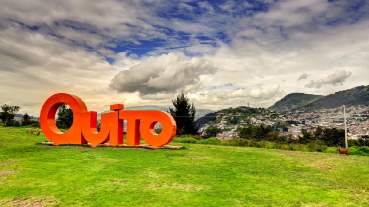 Quito es la capital de Ecuador. Su clima es frío, la mayor parte del tiempo.