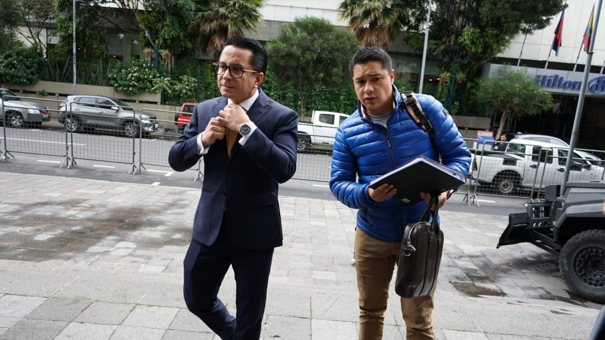 Diligencia. Edwin Romero defiende al exjefe de seguridad del excandidato presidencial Fernando Villavicencio.