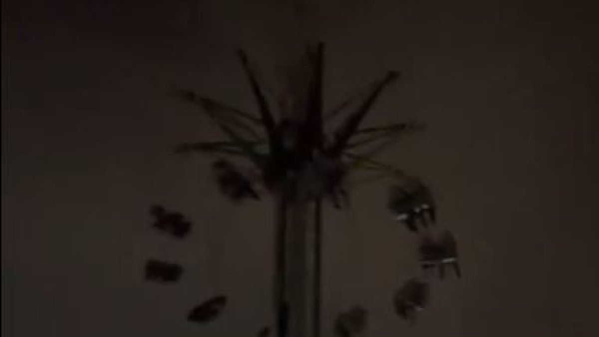 Los juegos del parque Samanes quedaron paralizados con usuarios aún en ellos.