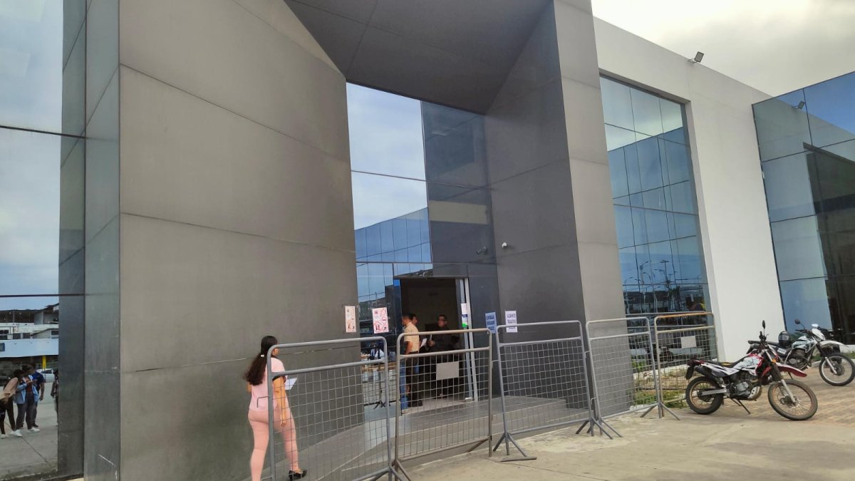 El fiscal del caso, Marcelo Vasconez, informó que el abogado de uno de los procesados solicitó más tiempo para ejercer la defensa técnica