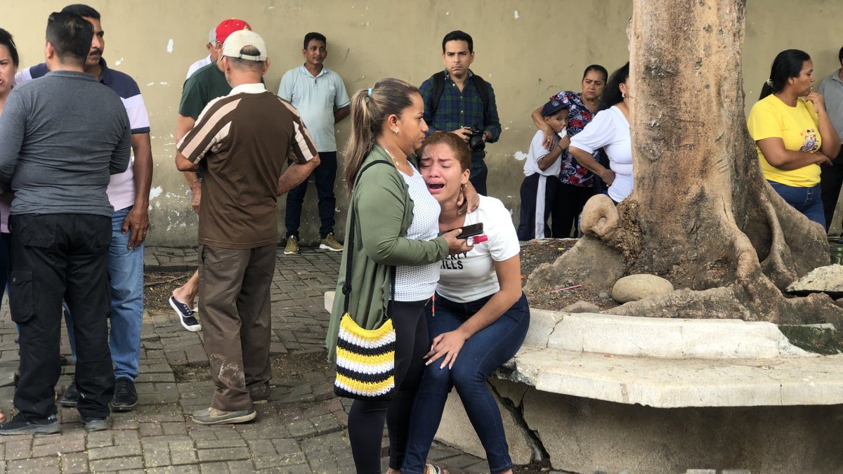 Acto. Familiares esperaban respuestas de especialistas.