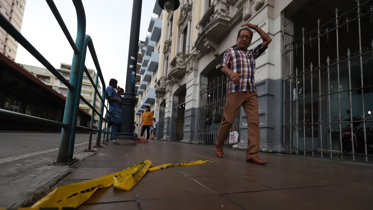 El pasado 3 de enero, el Municipio colocó un sello de clausura en los bajos del mural y acordonó el sitio, pero la cinta fue arrancada.