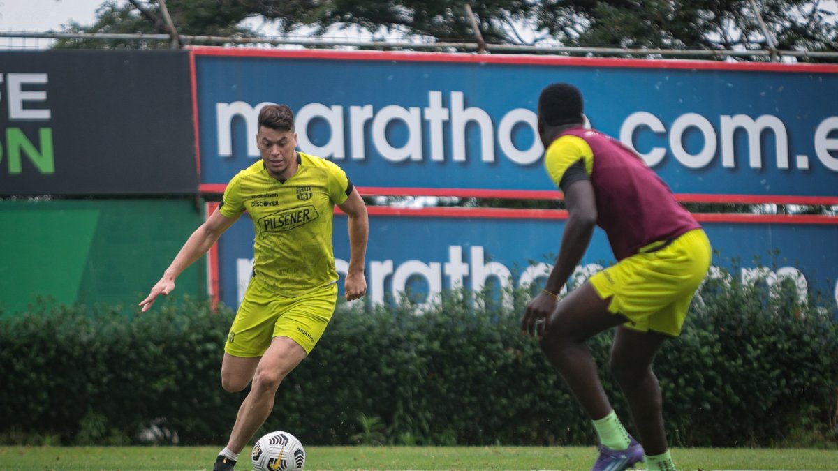 Carlos 'Paco' Rodríguez durante un entrenamiento de Barcelona.