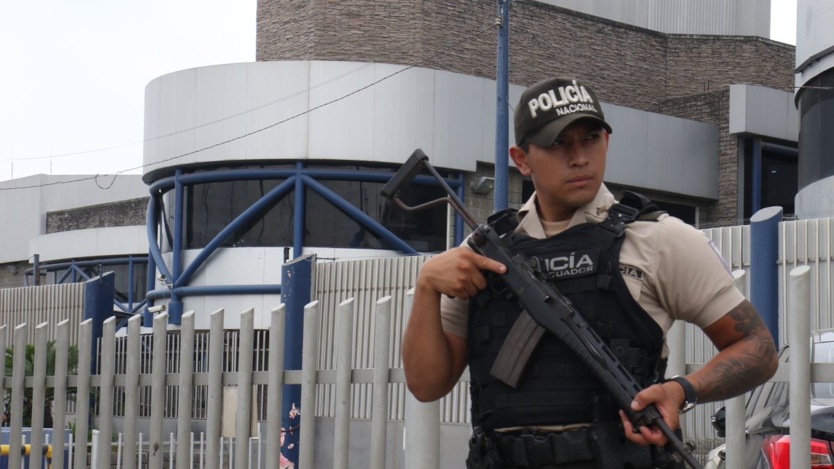 Hechos. En Ecuador se ha registrado atentados terroristas en los exteriores de las empresas extorsionadas. Piden Custodia policial.