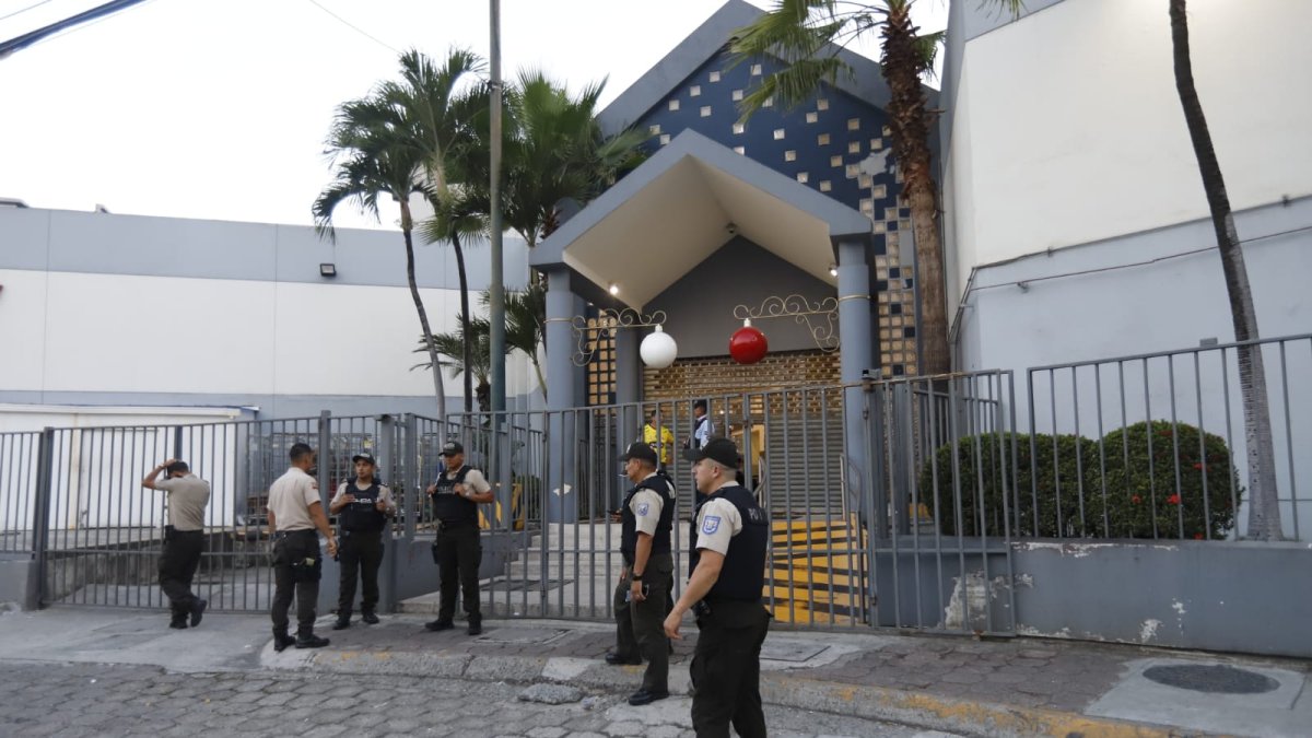 Al momento, la Policía Nacional se encuentra en el sitio levantando indicios balísticos.