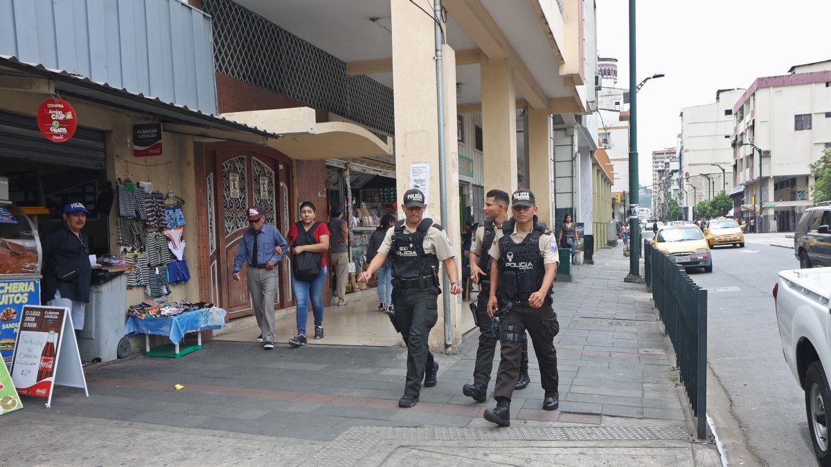 De los cerca de 52.000 chalecos antibalas prometidos en el gobierno de Lasso se cumplió con la entrega de 11.200 unidades.