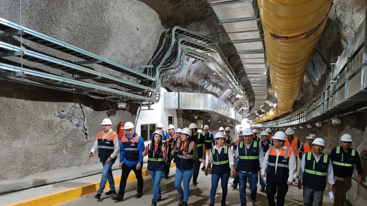 La ministra de Energía, Andrea Arrobo, realizó un recorrido por Toachi-Pilatón junto a asambleístas.