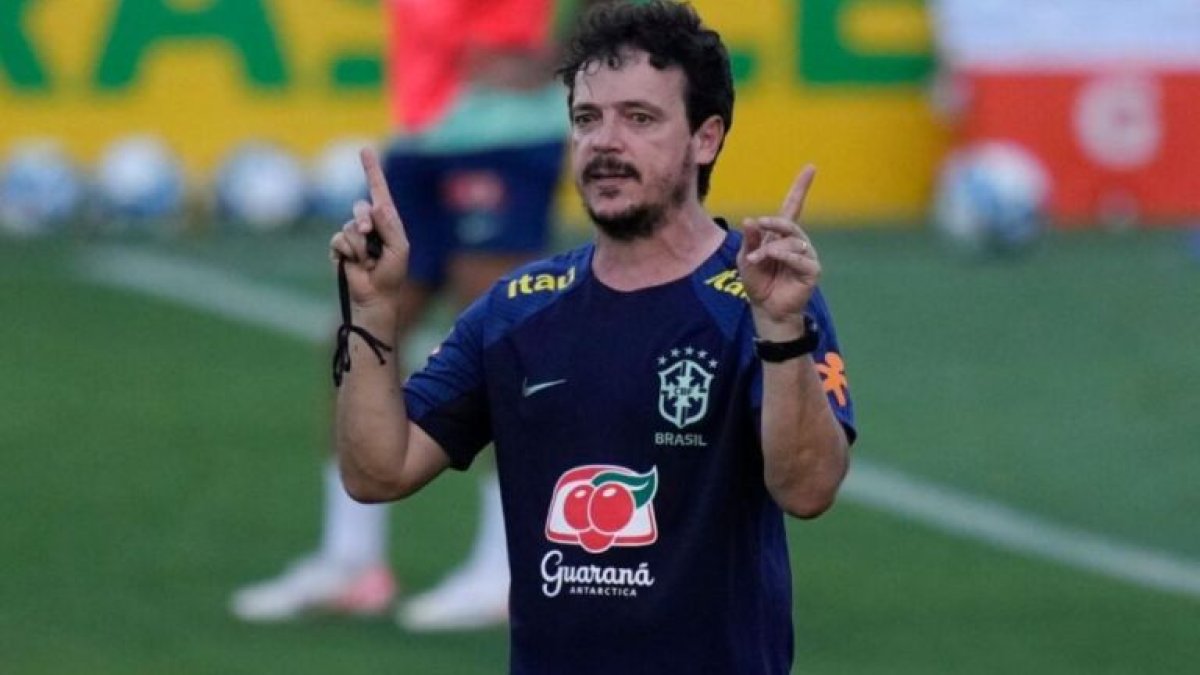Fernando Diniz dejó de ser entrenador de la selección de Brasil