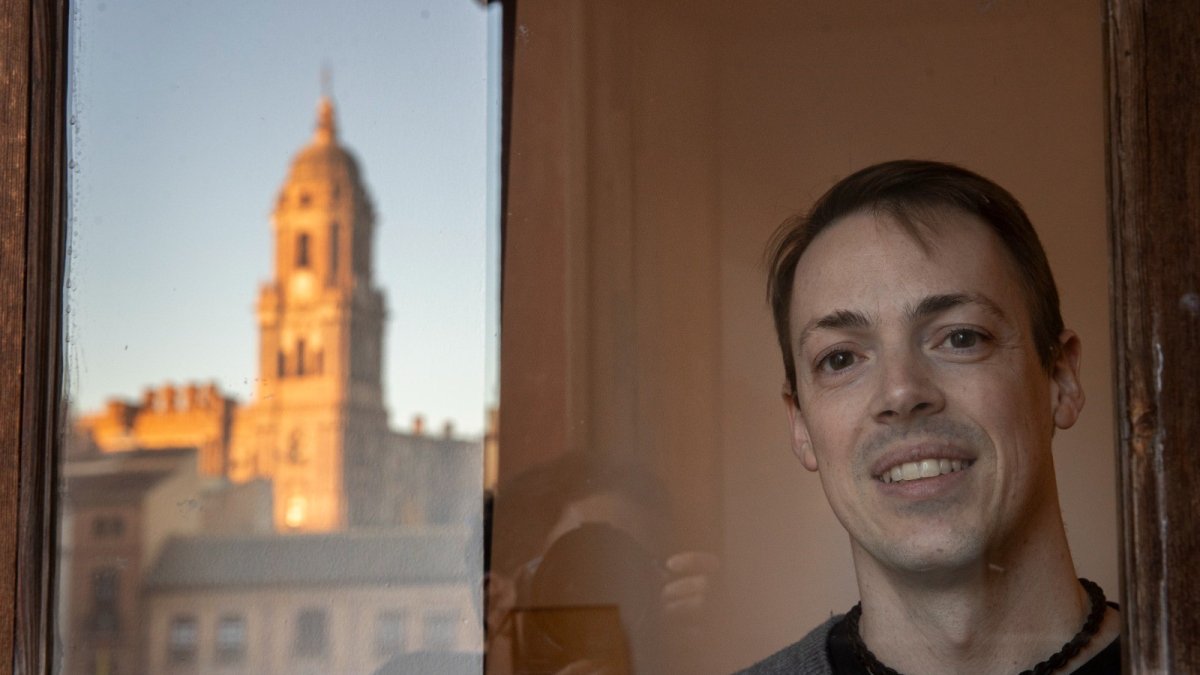 Conferencia. El astrofísico español cree que hay vida extraterrestre pero aún no se podrá encontrar.