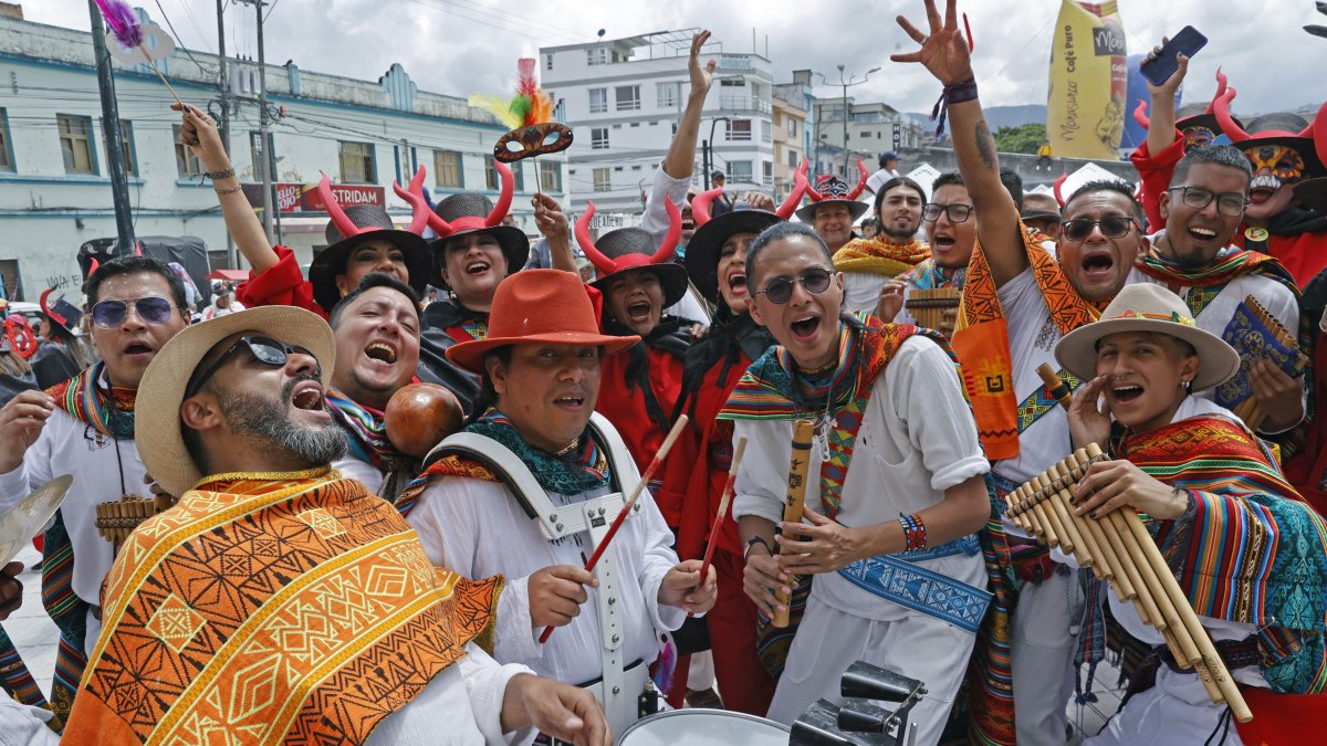 Celebración. Asistentes participan en el ‘Desfile de la Familia Castañeda’.