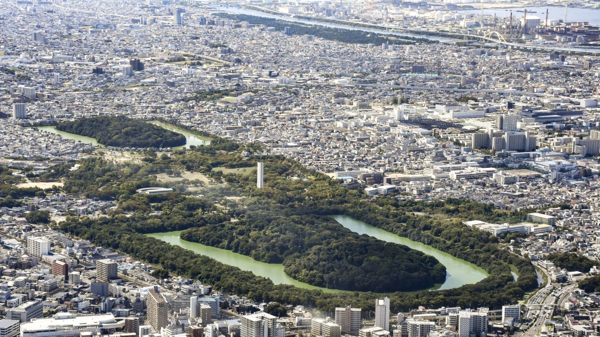 Dato. Se necesitaron unos 2.000 obreros cada día para la construcción.