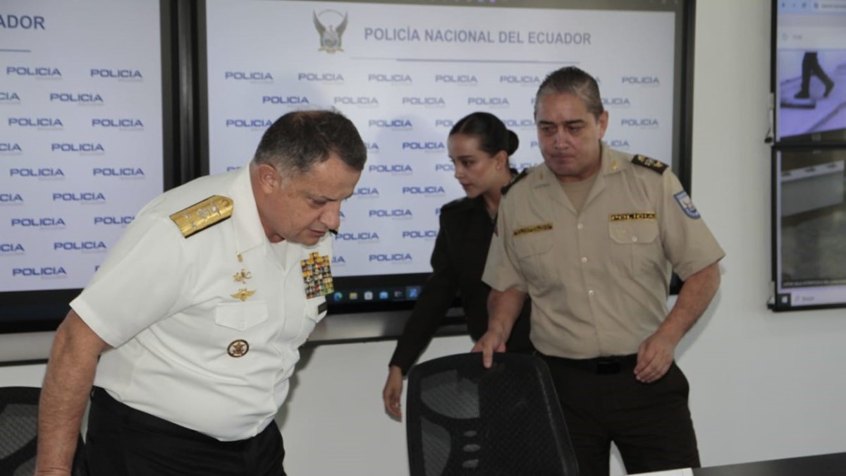 Anuncio. William Villarroel director Antidrogas de la Policía y Pablo Caicedo, jefe del Estado Mayor de la Armada.