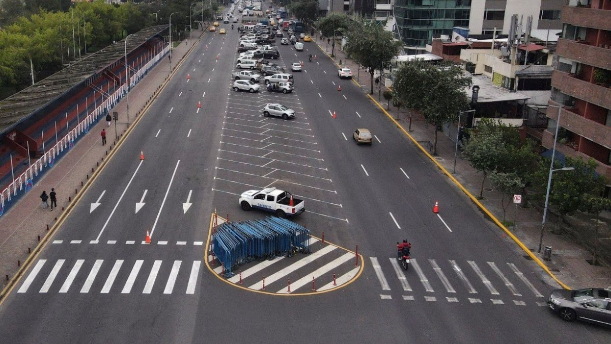 La vía es utilizada como pista de carreras clandestinas.