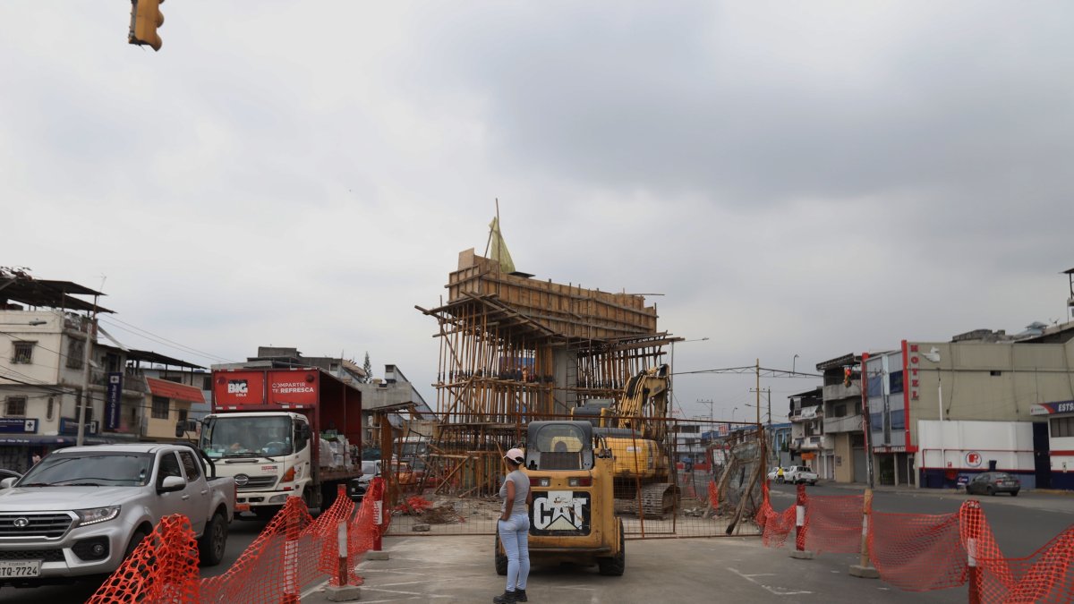 Obra. La solución vial tendrá una longitud de 335 m con dos carriles e incluye jardines bajo el paso elevado.