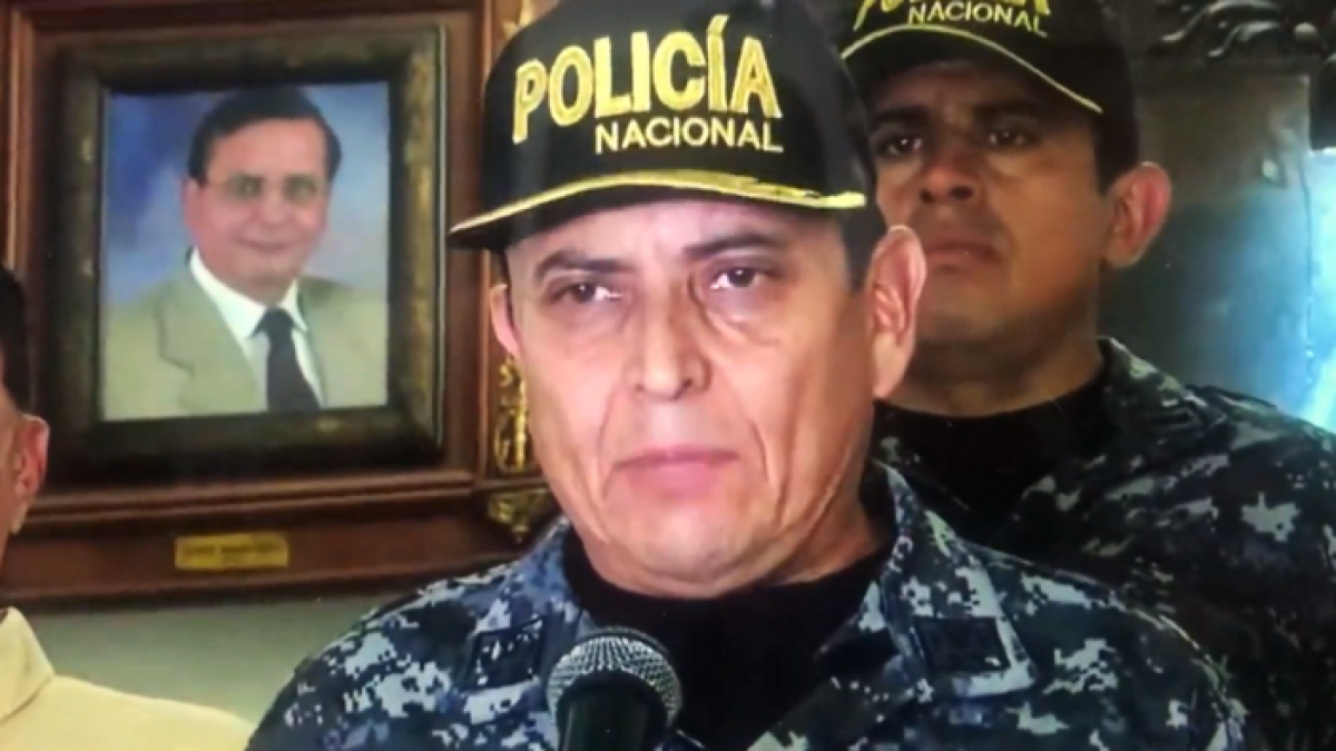 César Zapata, comandante general de la Policía Nacional, durante rueda de prensa.