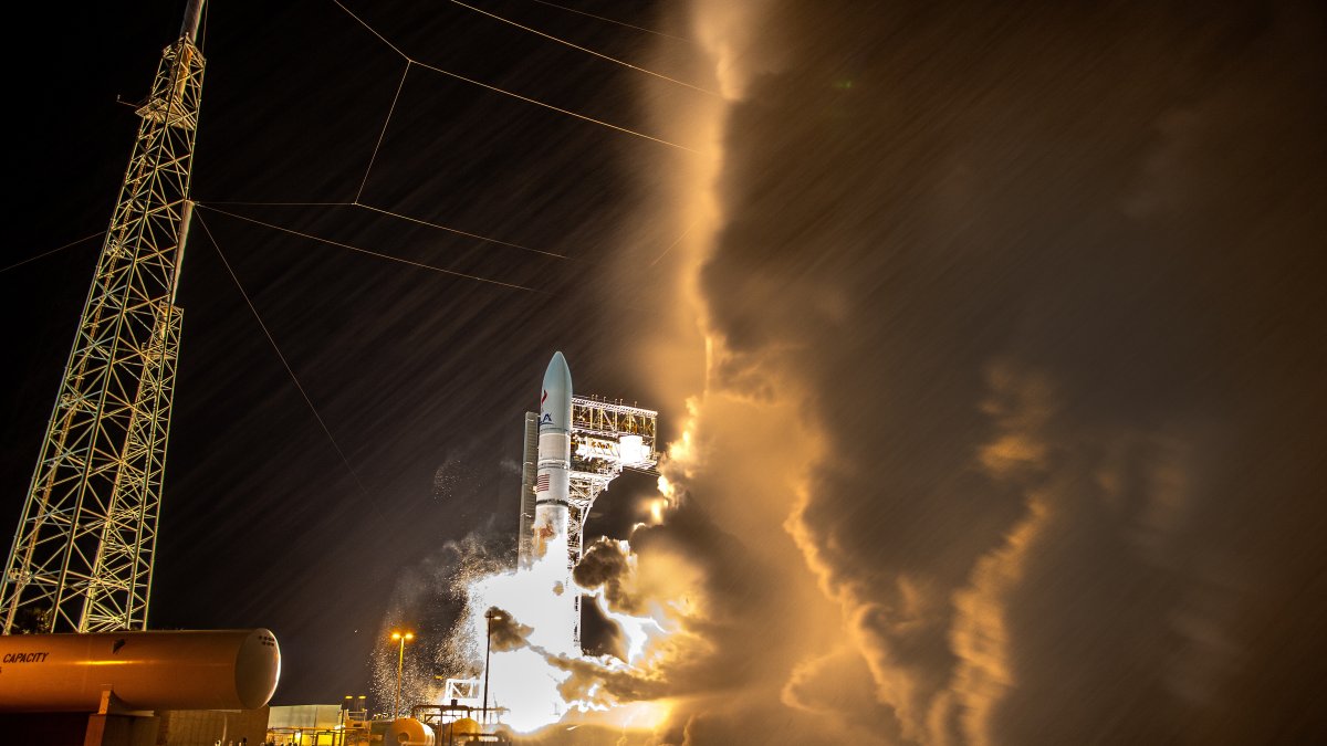 La empresa estadounidense United Launch Alliance (ULA) lanzó este lunes desde Florida su nuevo cohete Vulcan Centaur.