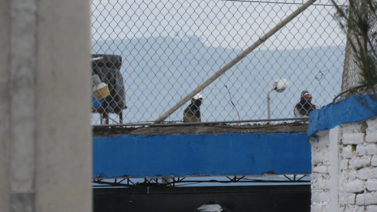 Los reos han subido hasta los techos del centro penitenciario