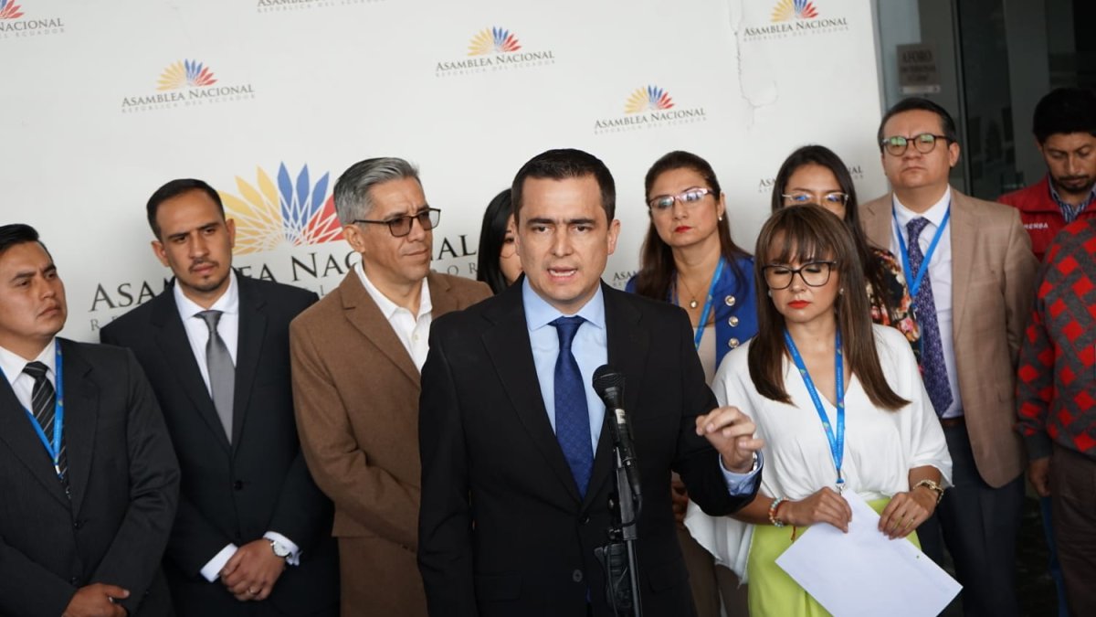 El asambleísta Jorge Peñafielanunció el respaldo de su bancada a la consulta popular.