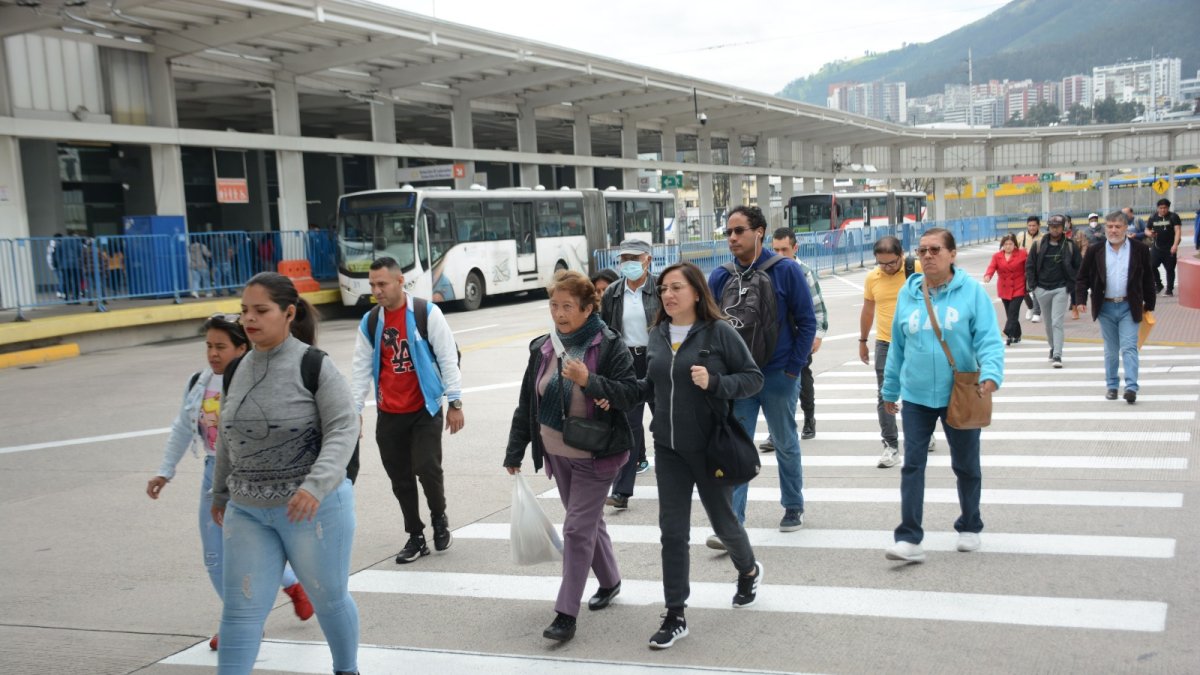 La afluencia de personas disminuyó en horas pico en la estación de El Recreo y Labrador
