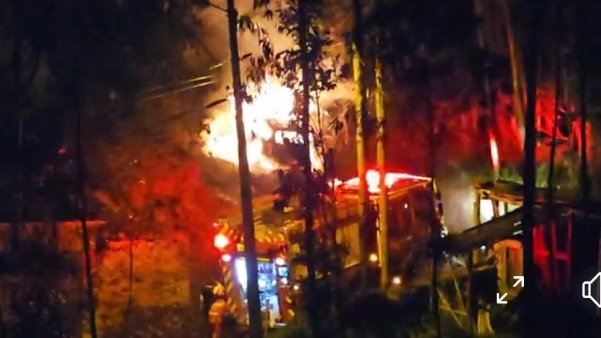 Incendio de vehículo en la parroquia El Valle