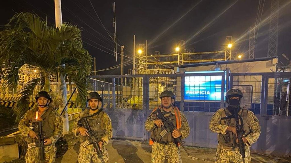 Los atentados iniciaron la noche del 8 de enero de 2024 en Esmeraldas, ciudad que se encuentra militarizada por el estado de excepción
