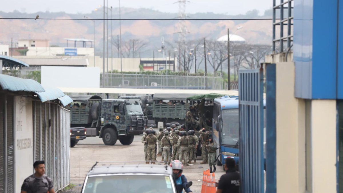 Agentes militares y policiales se mantienen presentes en las cárceles de Guayaquil