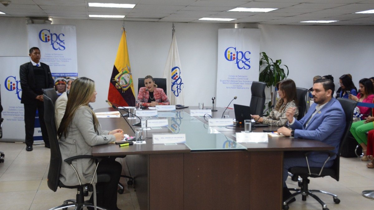 Reunión. El pleno del Consejo de Participación aprobó la convocatoria a una veeduría.