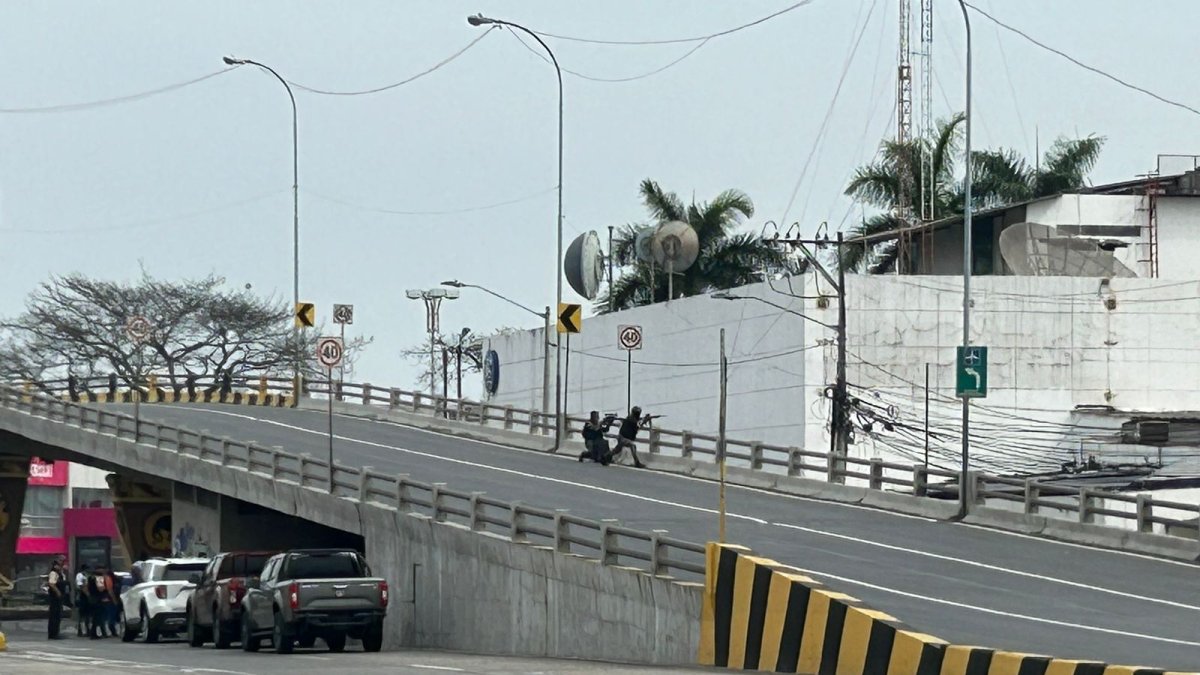 Exteriores de calles aledañas al canal de televisión.