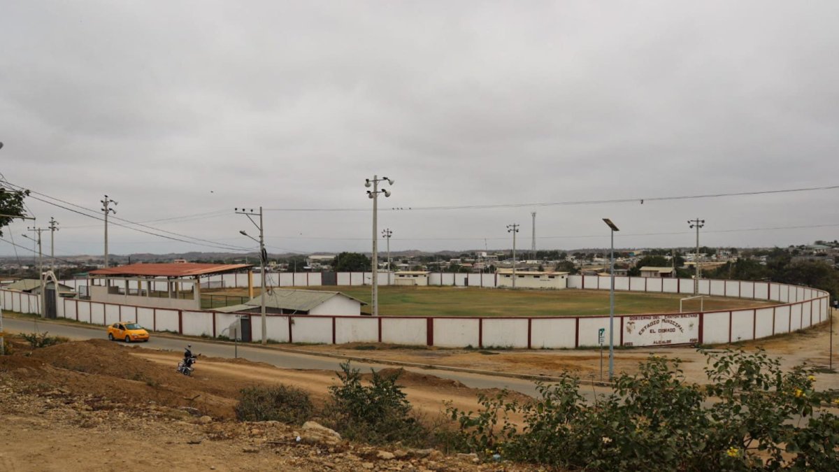 Los trabajos de mejora del gramado del estadio El Dorado empezaron el 18 de diciembre y estará listo este fin de semana.