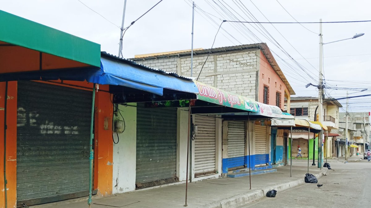 Los dueños de locales comerciales prefirieron cerrar para salvaguardar su integridad.