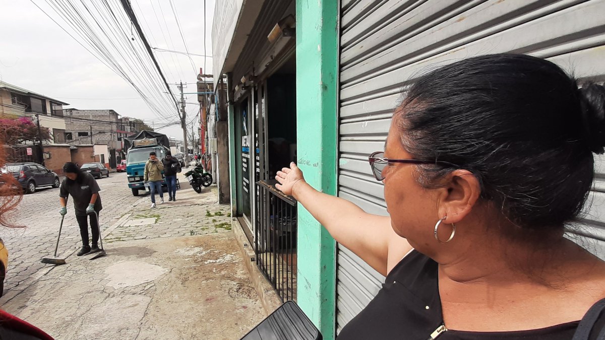 Moradores y comerciantes aledaños a la cárcel de El Inca piden la salida del centro penitenciario por la inseguridad que genera en el sector.