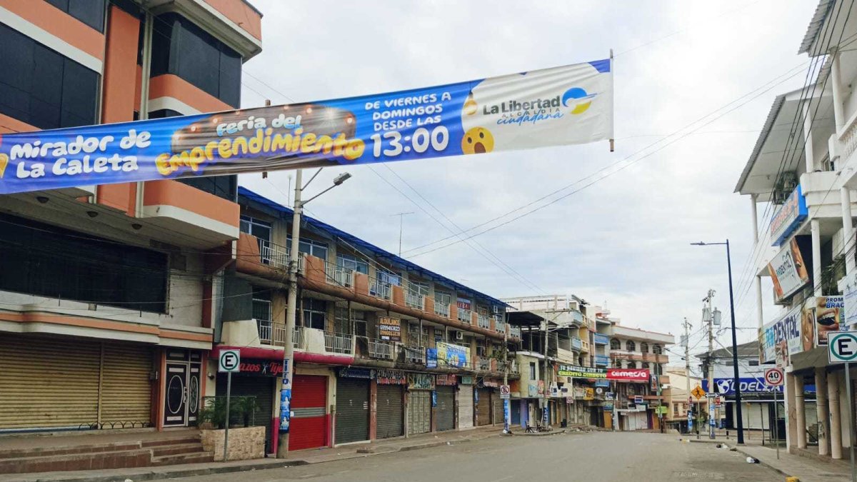 Temor. El riesgo de ser saqueados o asaltados obligó a propietarios de locales a tomar precaución.