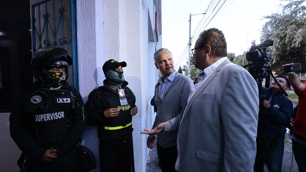 Esteban Paz (c) cerró su ciclo como líder de la comisión especial de fútbol de Liga de Quito con la corona de la Copa Sudamericana y LigaPro.