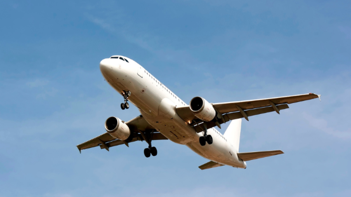 Muchos viajeros no pudieron llegar al aeropuerto por la extrema inseguridad o por el tráfico vehicular.