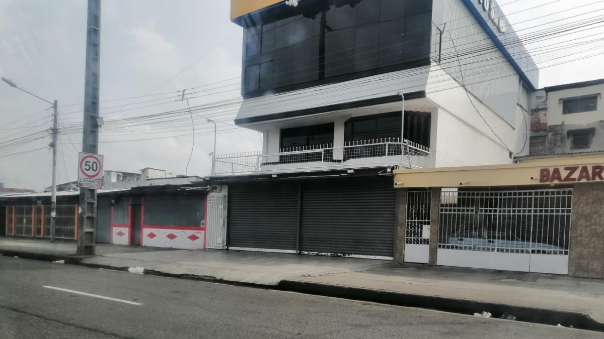 Comercios cerrados en Guayaquil ante la ola de violencia.